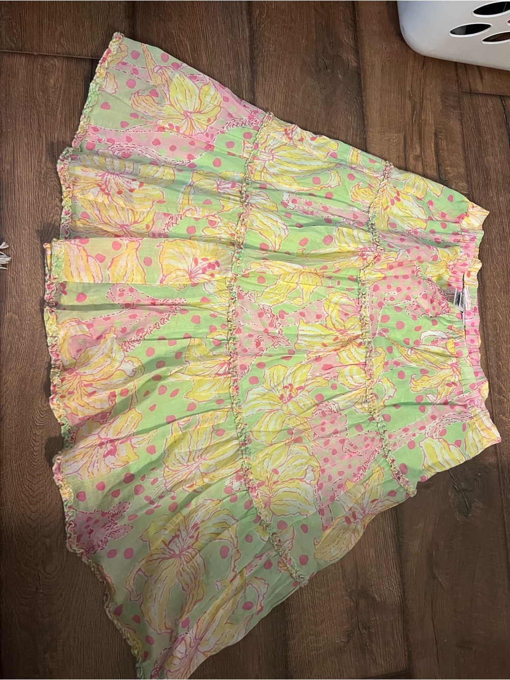 Vintage Lilly Pulitzer tiered midi skirt featuring a tropical beach floral sz XS